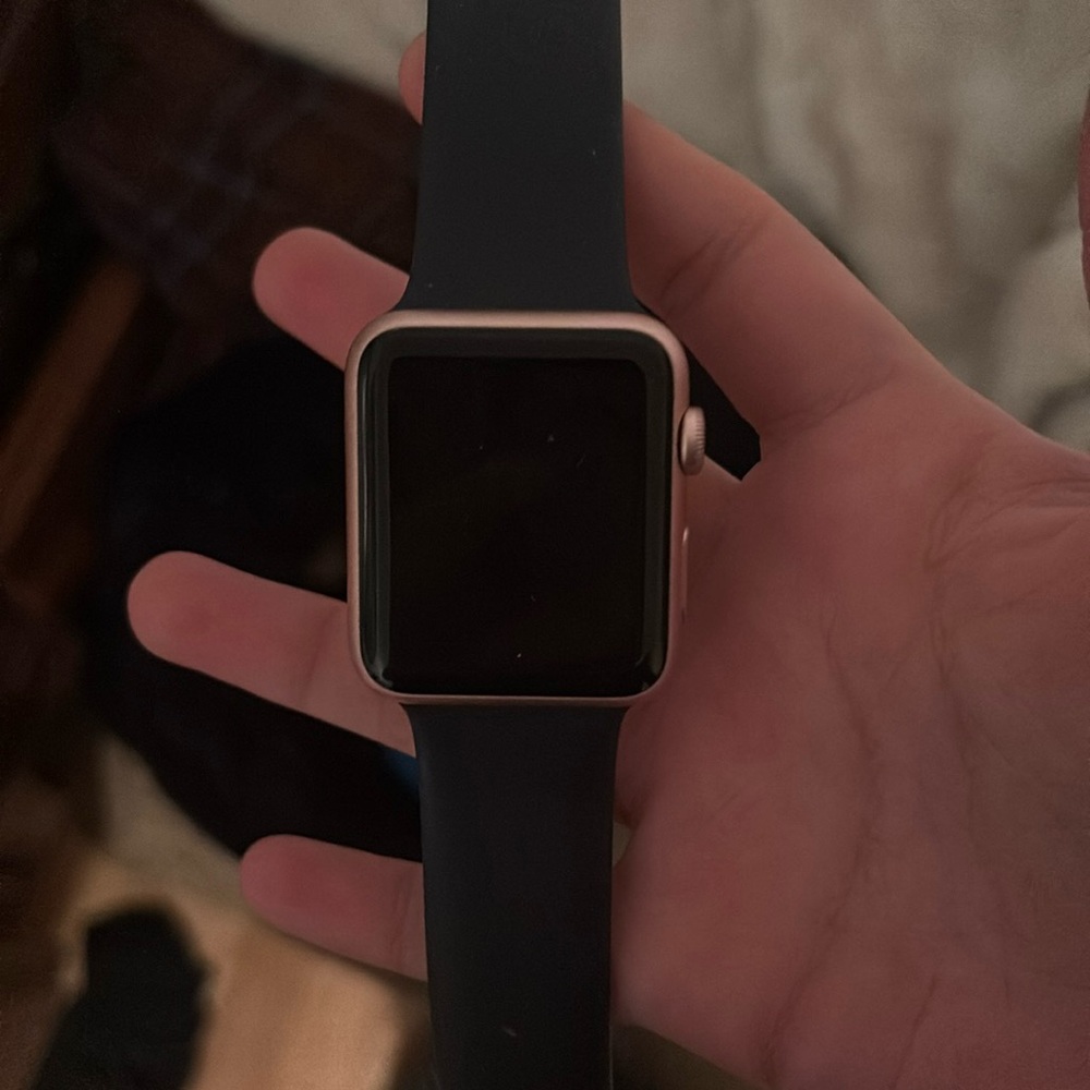 Im selling my Apple Watch is new and rarely ever worn in rose gold & black